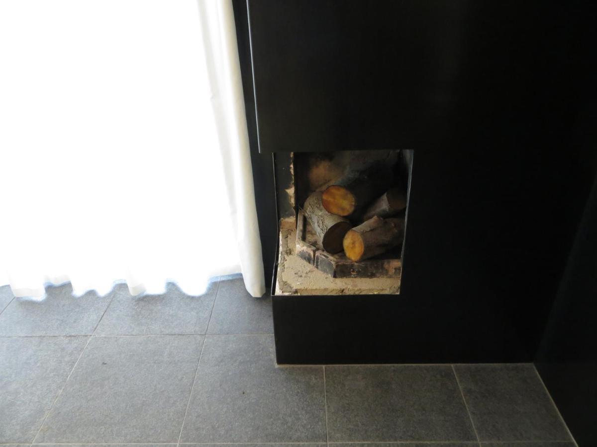 Gerenoveerd Huisje Gelegen Aan Water Bij Bos Villa Lanaken Bagian luar foto